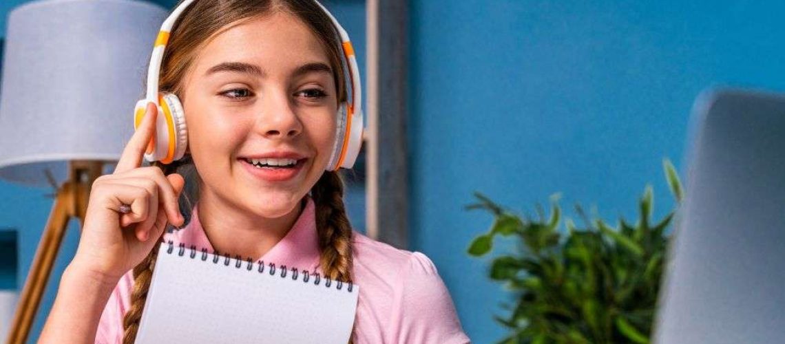 remote learning in school in Chinese