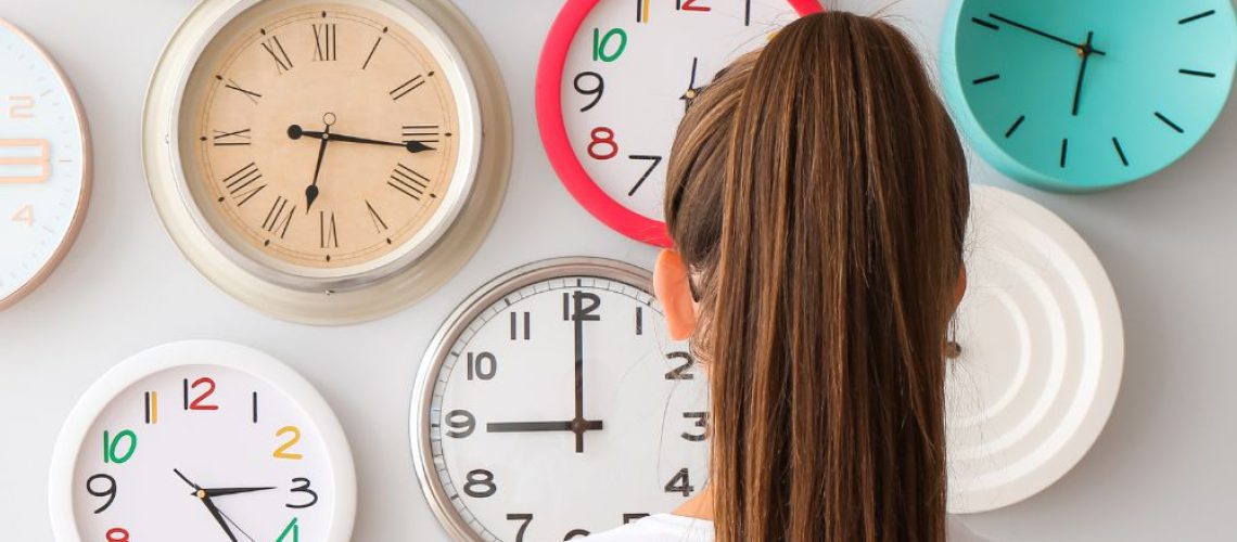 Learning about time (时间) is essential for everyday interactions and scheduling. This article helps you telling time in Chinese
